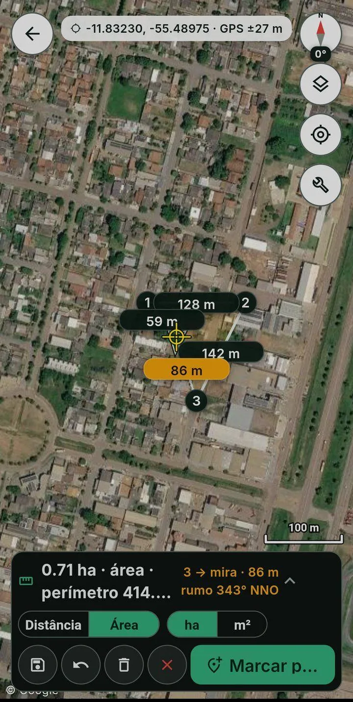 Ferramenta Medir no modo Área, com três pontos no mapa: 0,71 hectare e perímetro de 414 m, unidade em hectares ou metros quadrados